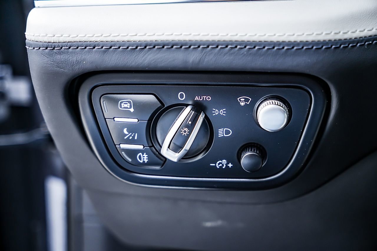 Used 2023 Bentley Bentayga Extended Wheelbase image 25