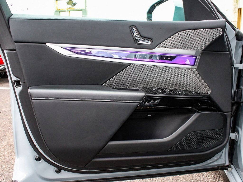 Used 2025 BMW 740i xDrive image 8