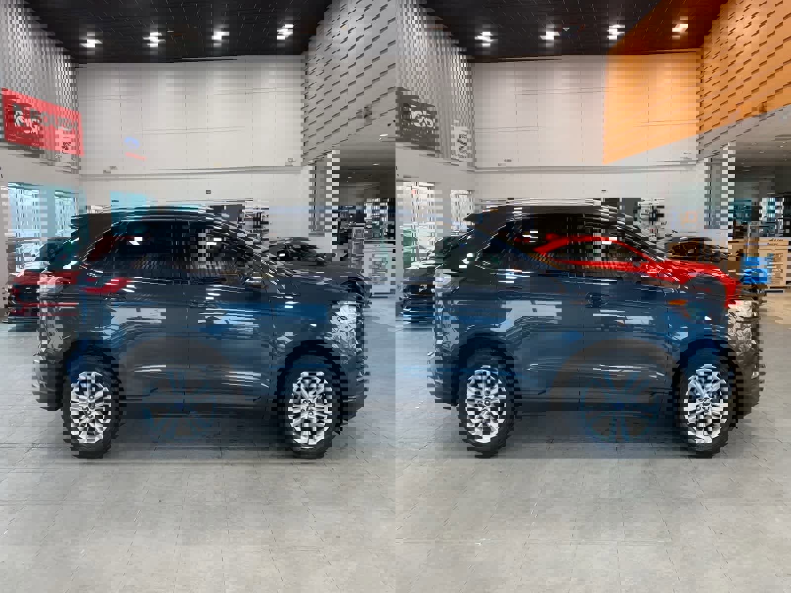 Used 2019 Ford Edge SEL w/ Equipment Group 201A image 6