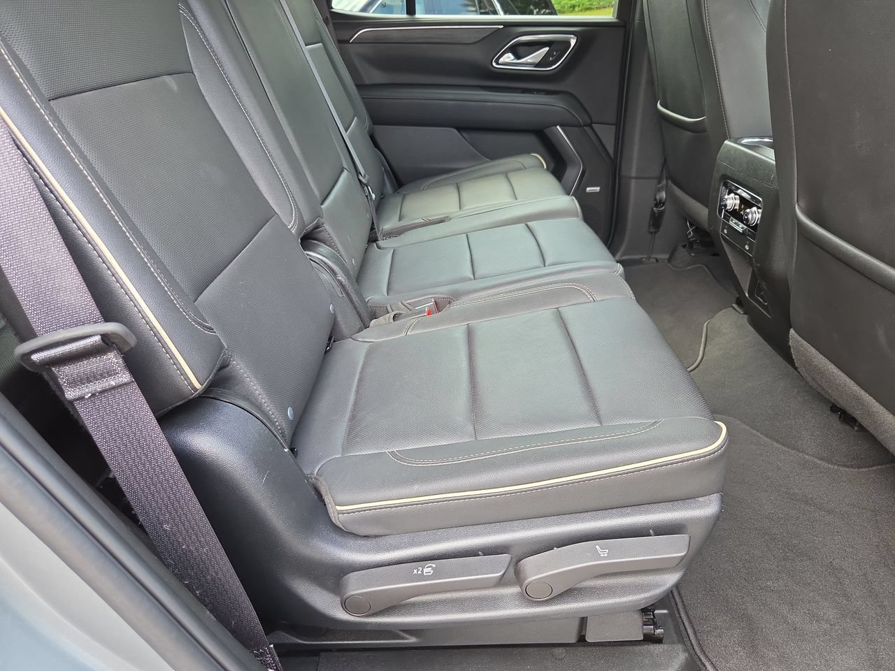 Used 2023 GMC Yukon SLT RWD image 27