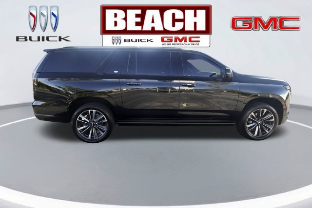 Used 2025 Cadillac Escalade ESV Sport AWD/4WD image 2