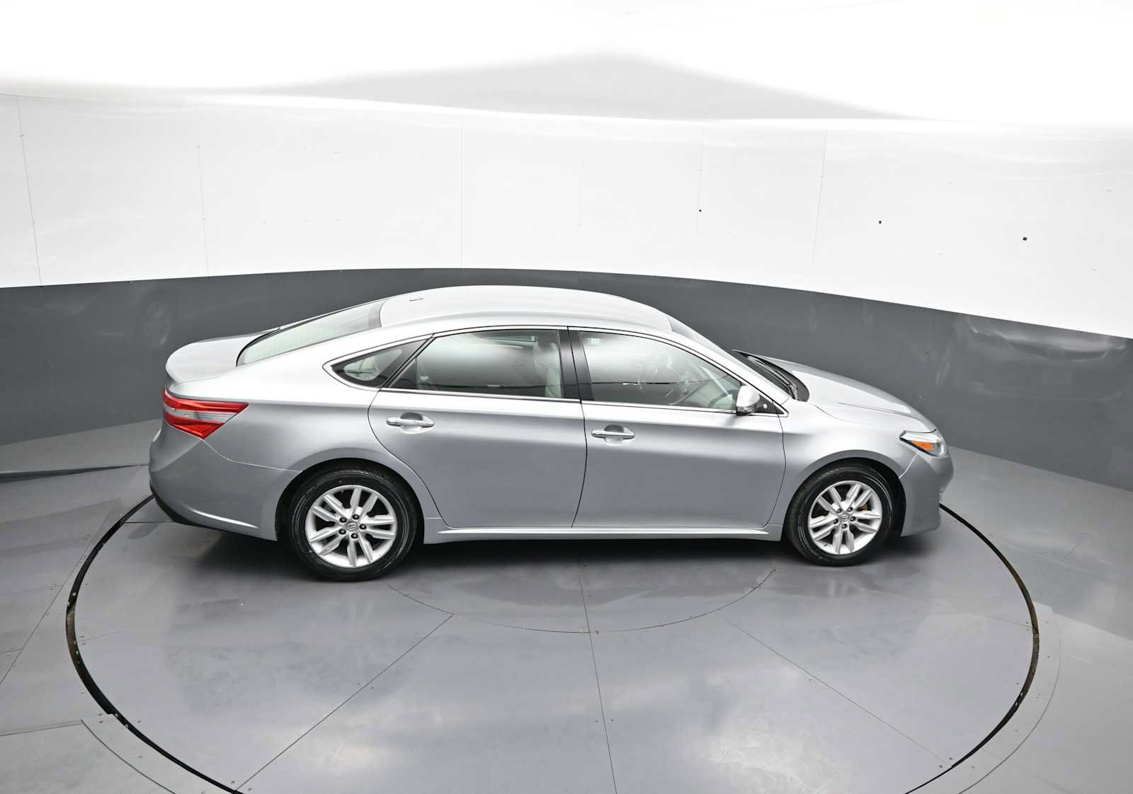 Used 2015 Toyota Avalon XLE FWD image 35