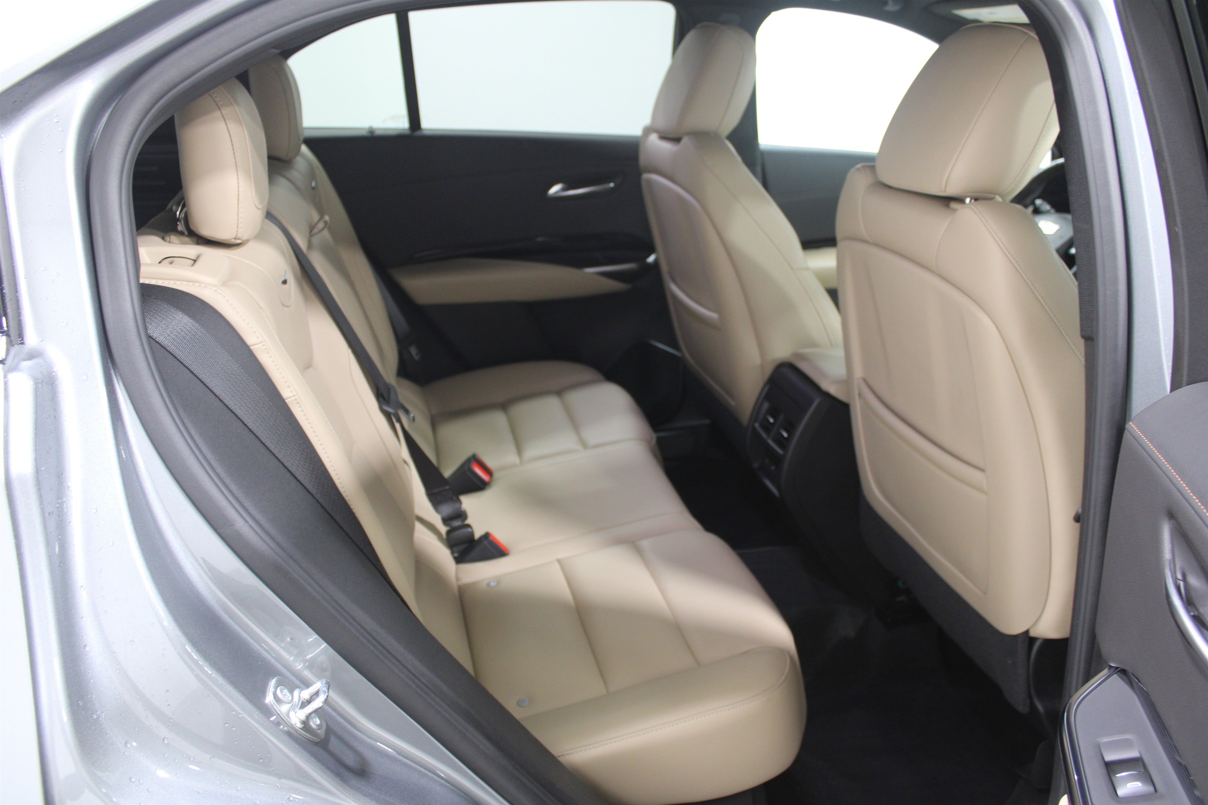 Used 2024 Cadillac XT4 Luxury w/ Cold Weather Package image 23