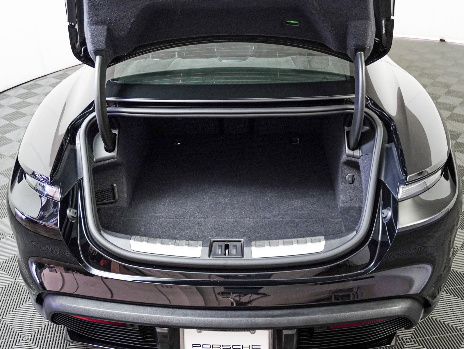 Certified 2021 Porsche Taycan Turbo image 24