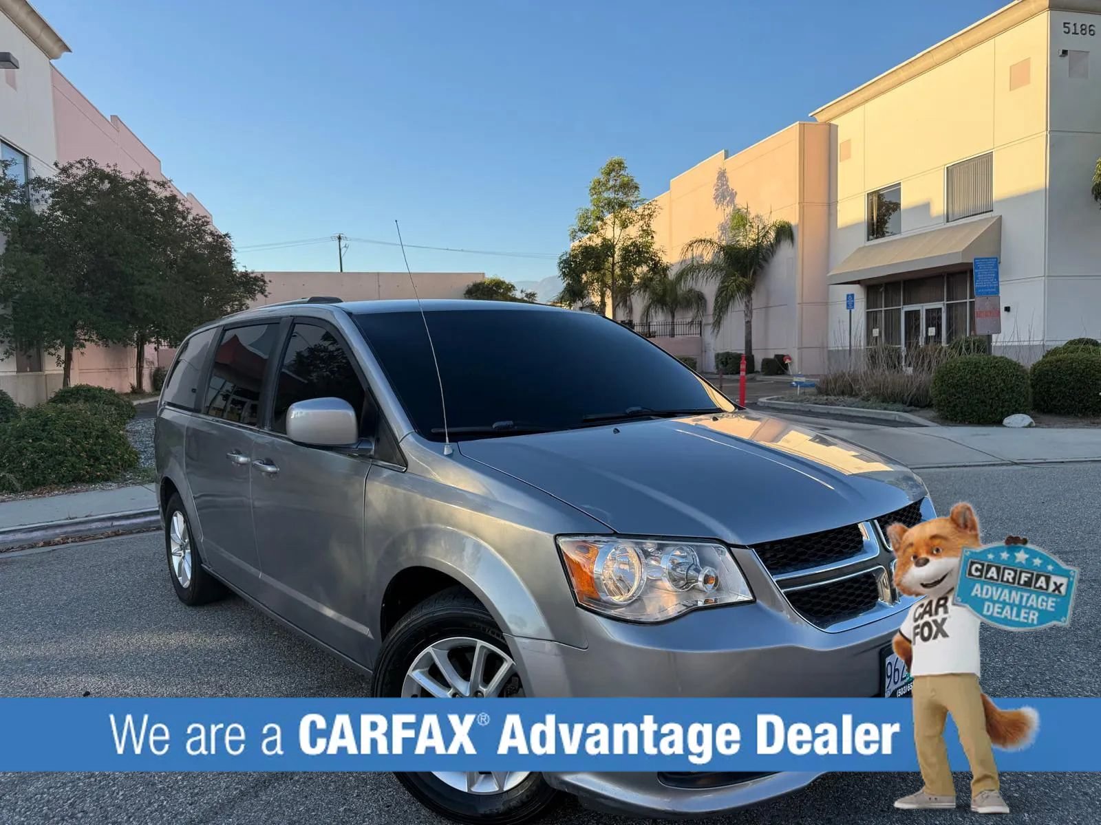Used 2018 Dodge Grand Caravan SXT FWD image 1