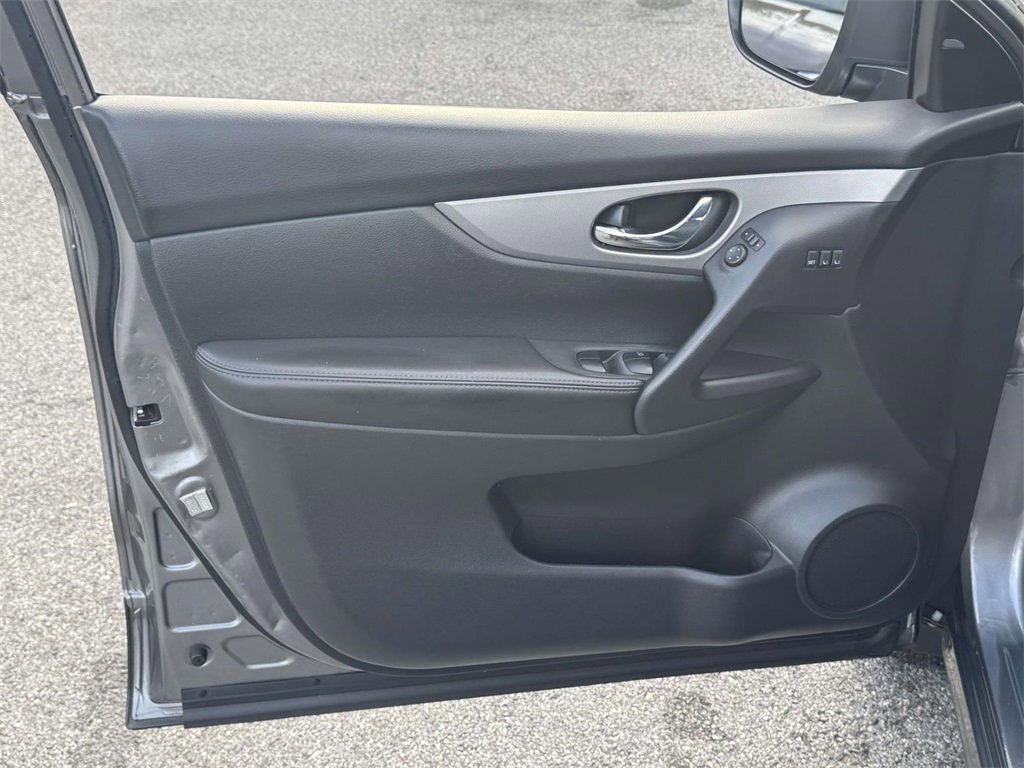 Used 2020 Nissan Rogue Sport SV w/ Technology Package image 18