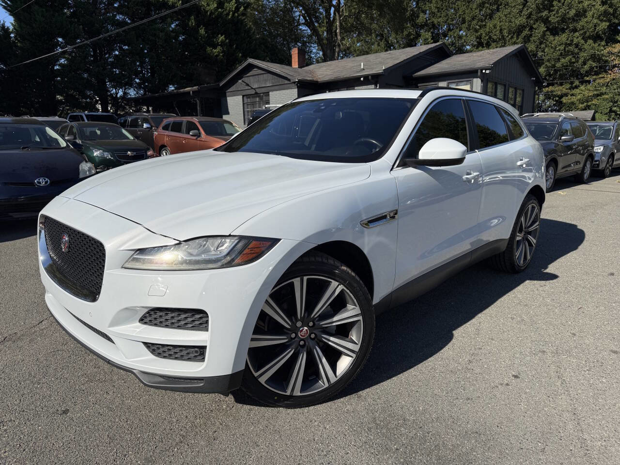 Used 2017 Jaguar F-PACE Prestige image 1
