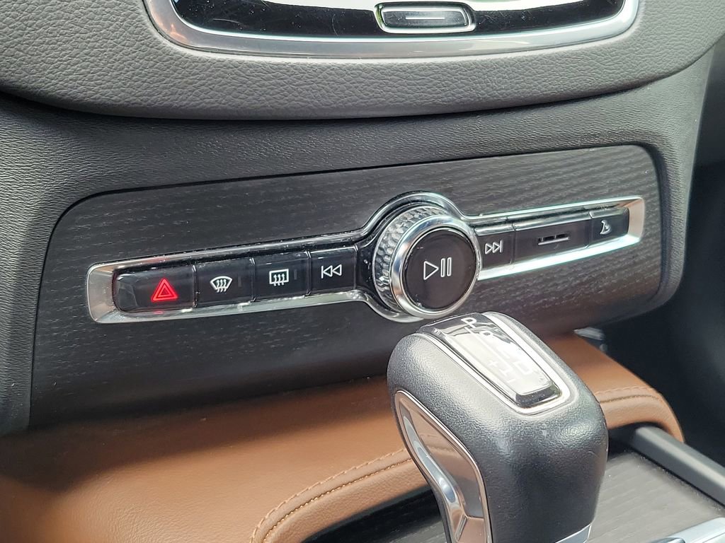 Used 2021 Volvo XC90 T6 Inscription w/ Protection Package Premier image 32