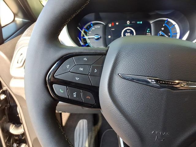 Used 2024 Chrysler Pacifica Limited image 10