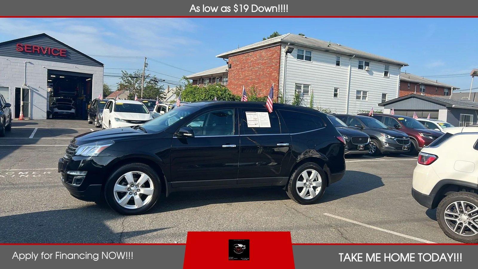 Used 2017 Chevrolet Traverse LT w/ Traveler's Package FWD image 2