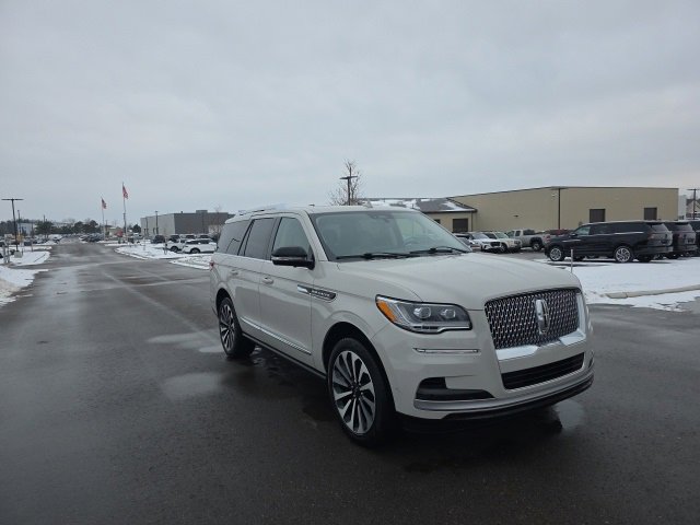 Used 2022 Lincoln Navigator Reserve image 3