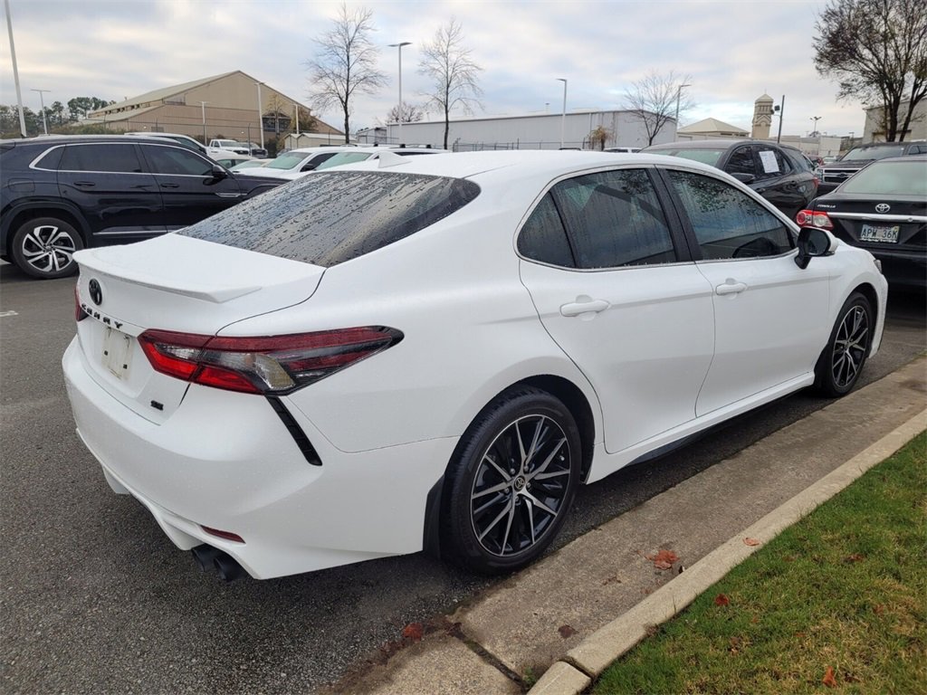 Used 2024 Toyota Camry SE image 10