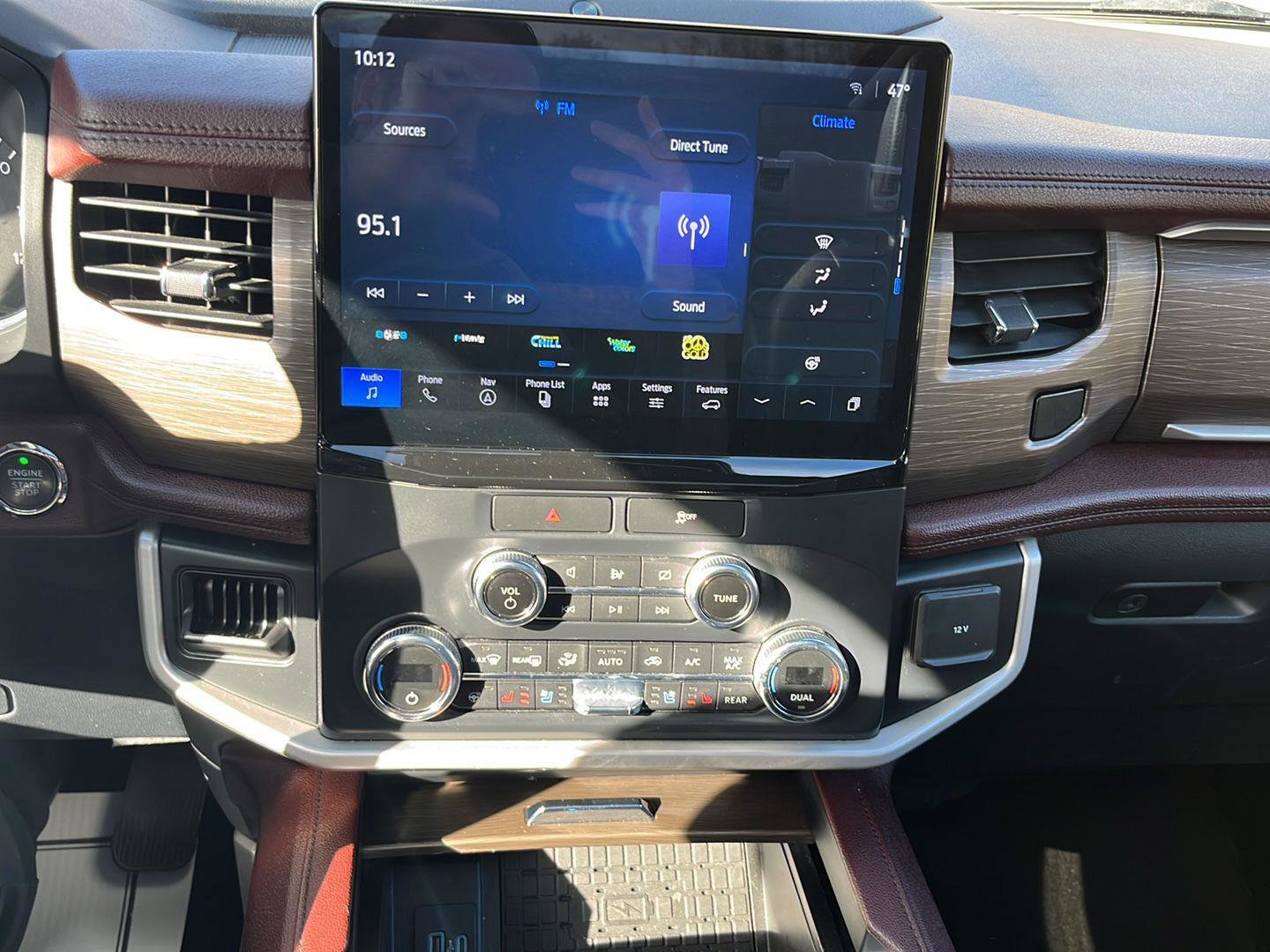 Used 2022 Ford Expedition Max Limited image 16