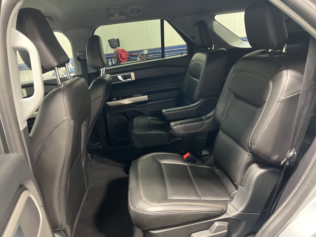 Used 2022 Ford Explorer XLT w/ Equipment Group 202A image 13