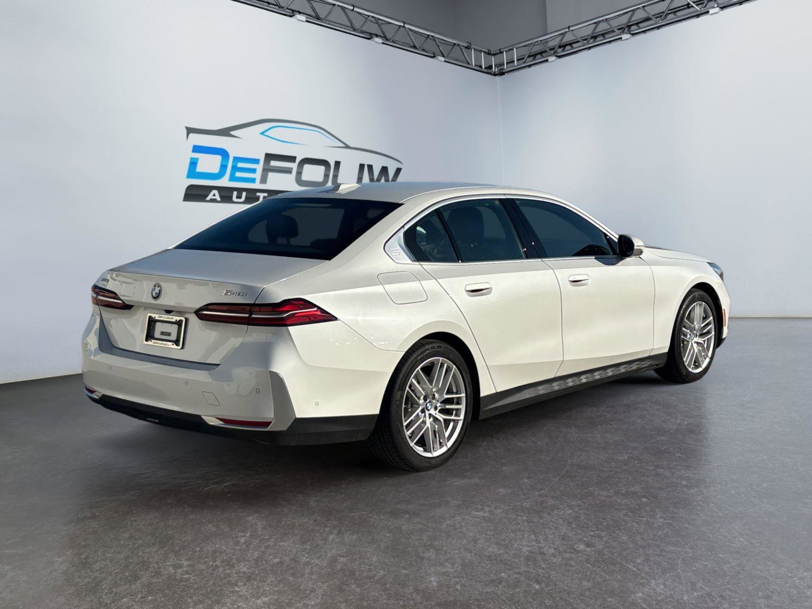 Certified 2025 BMW 540i xDrive w/ Premium Package image 3