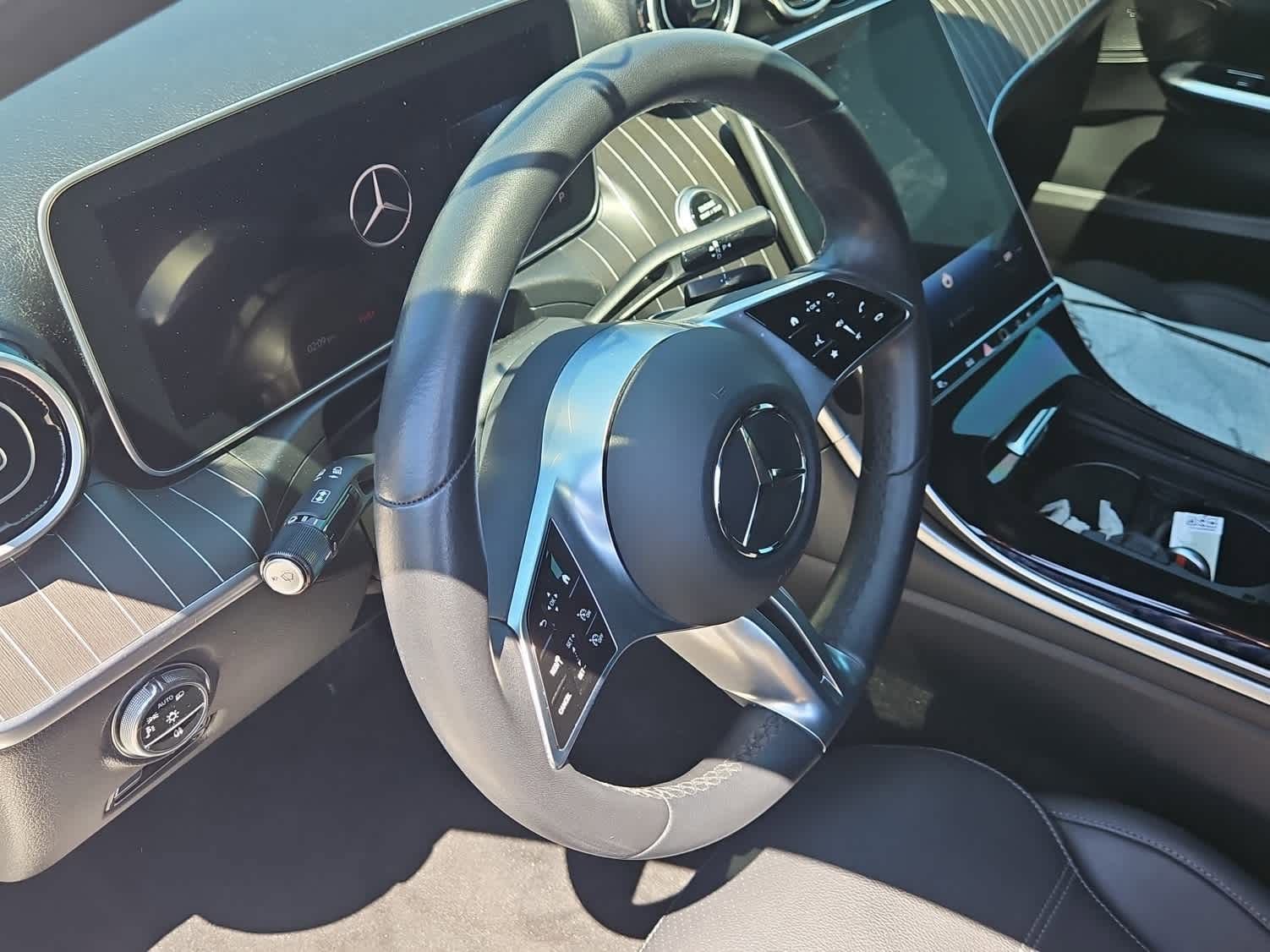 Used 2024 Mercedes-Benz C 300 Sedan image 2