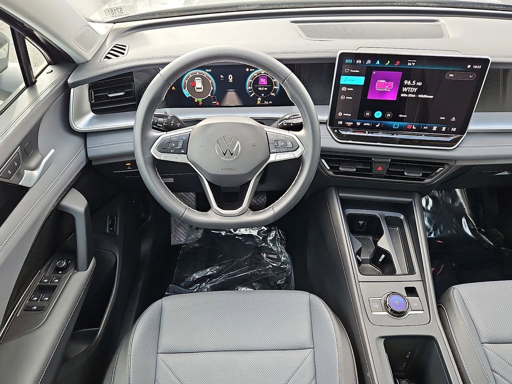 Certified 2025 Volkswagen Tiguan SE w/ Panoramic Sunroof Package image 10