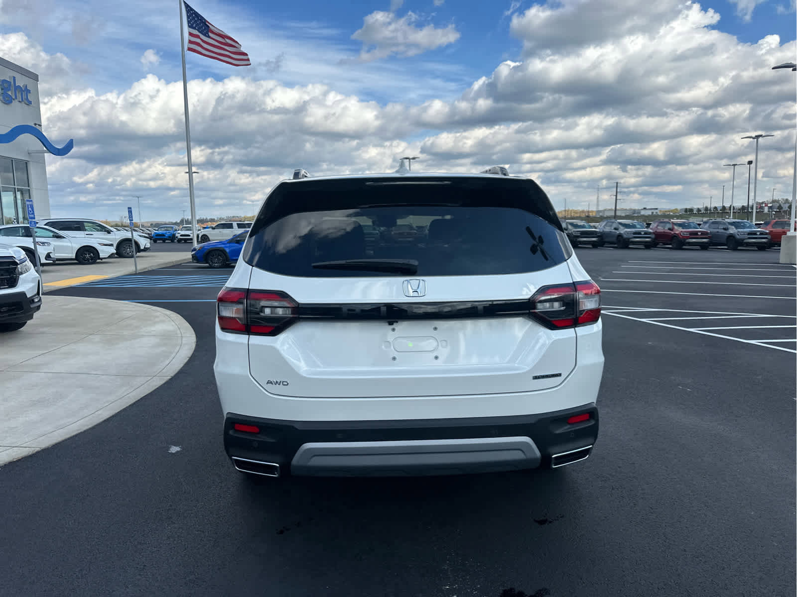 New 2025 Honda Pilot Touring image 7