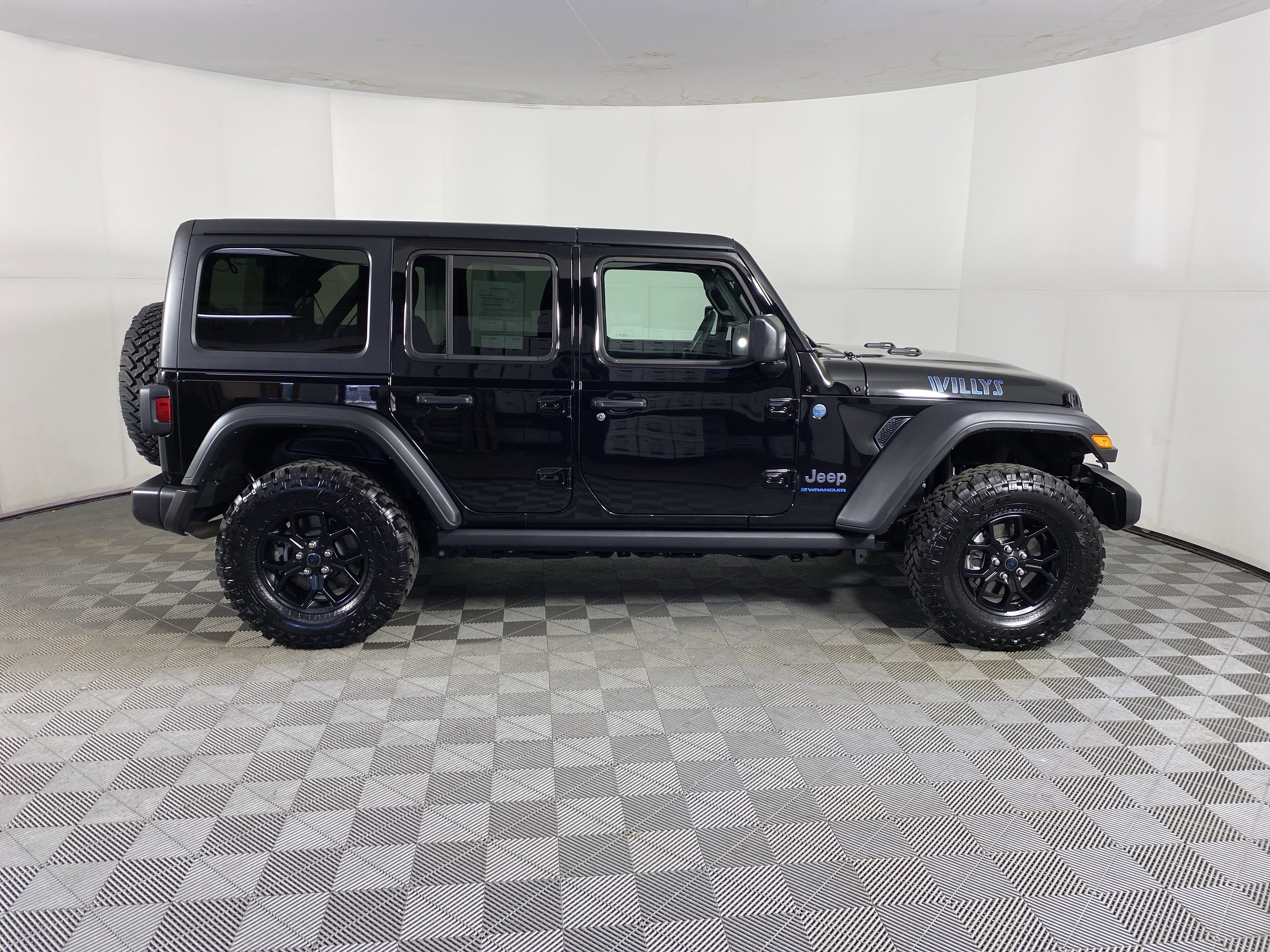 Used 2025 Jeep Wrangler Willys image 5