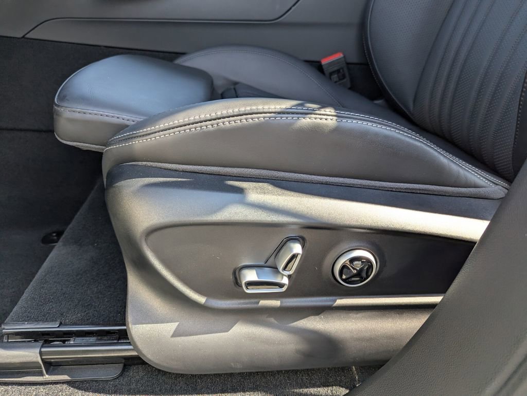 Used 2025 Mercedes-Benz GLB 250 4MATIC image 41