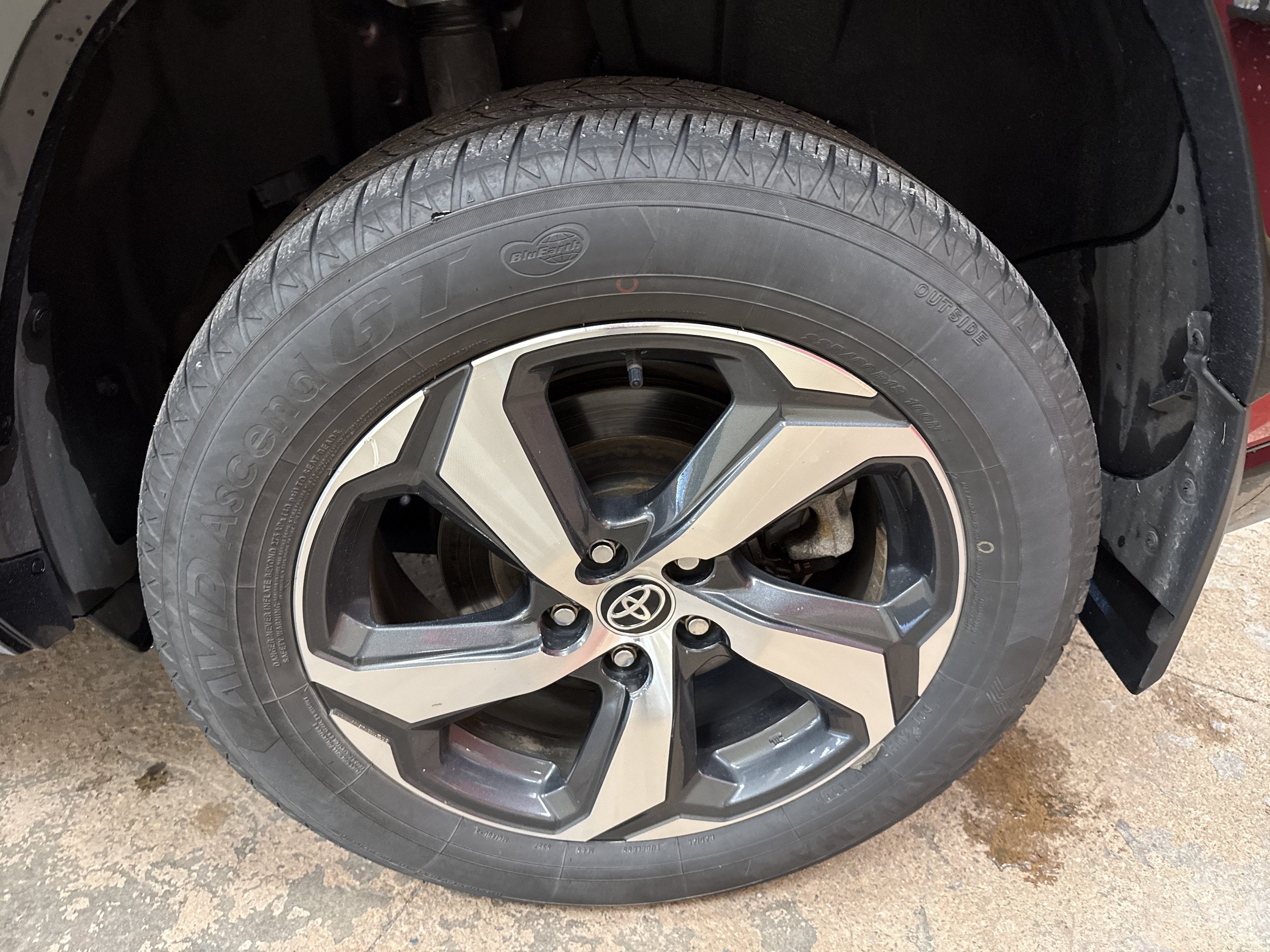 Used 2024 Toyota RAV4 SE w/ Weather & Moonroof Package AWD/4WD image 7