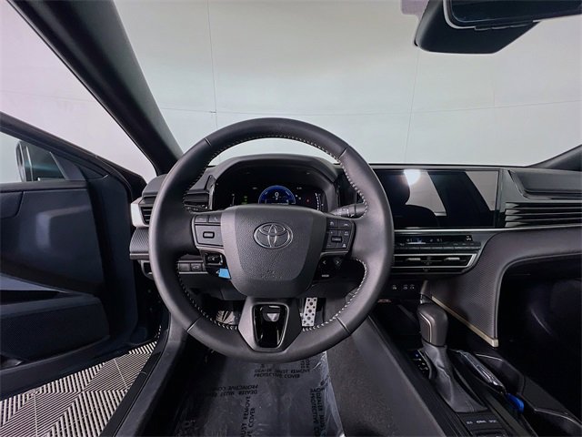 Used 2025 Toyota Camry SE image 13