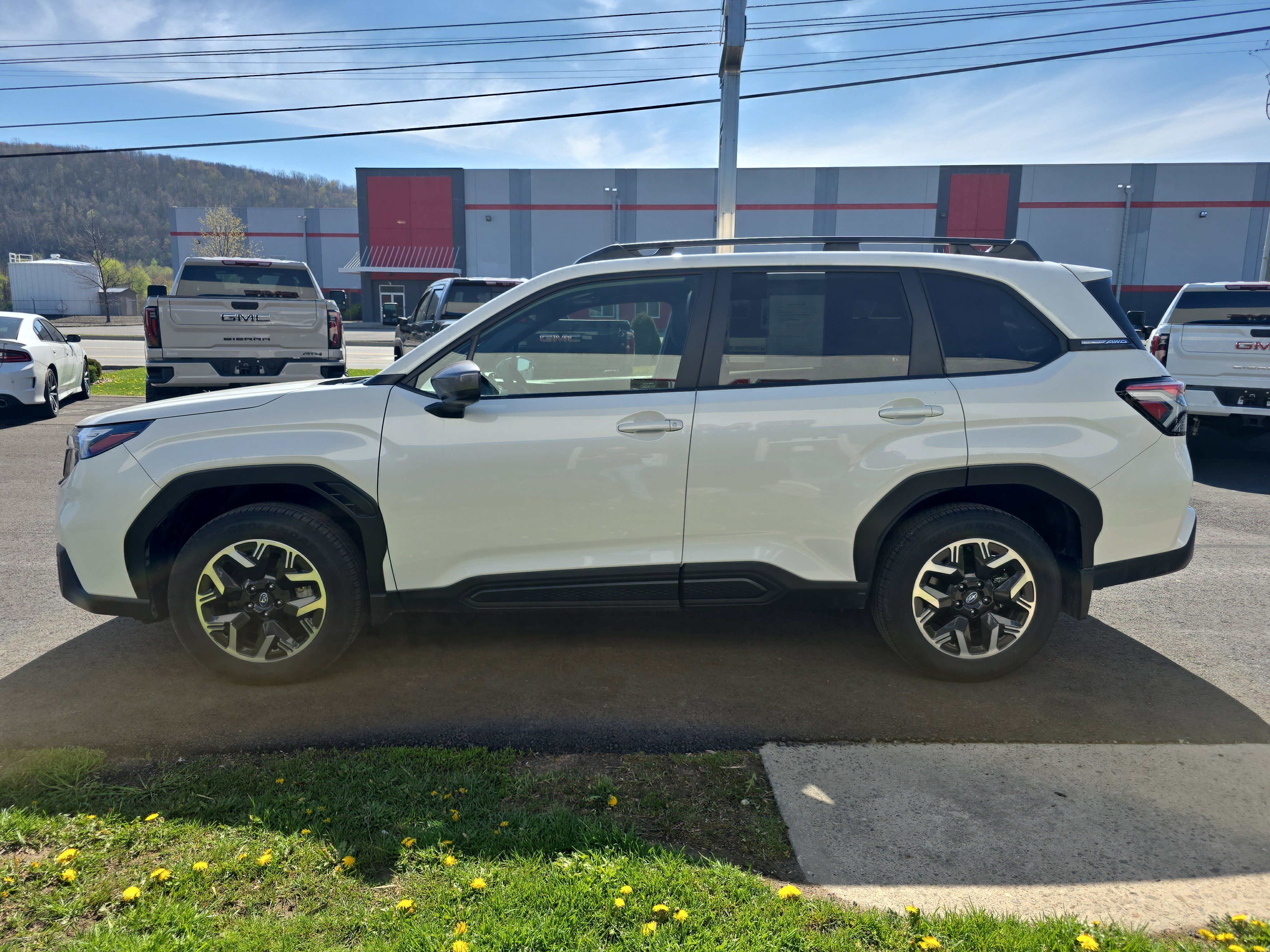 Used 2025 Subaru Forester Premium AWD/4WD image 7