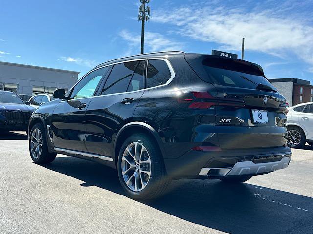 New 2026 BMW X5 xDrive40i w/ Premium Package image 3