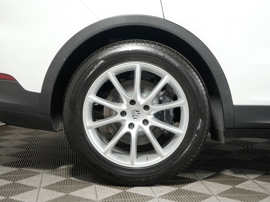 Certified 2024 Porsche Cayenne w/ Premium Package AWD/4WD image 15