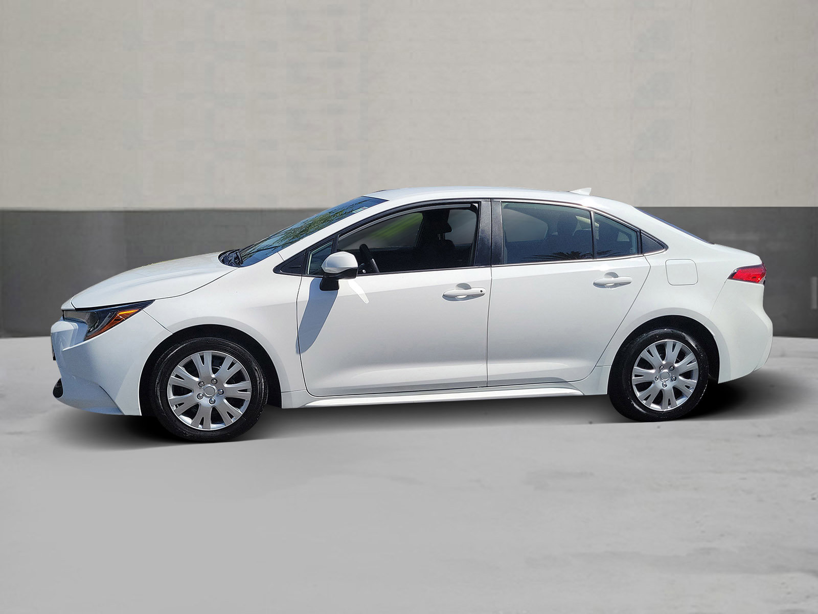 Used 2021 Toyota Corolla LE image 5