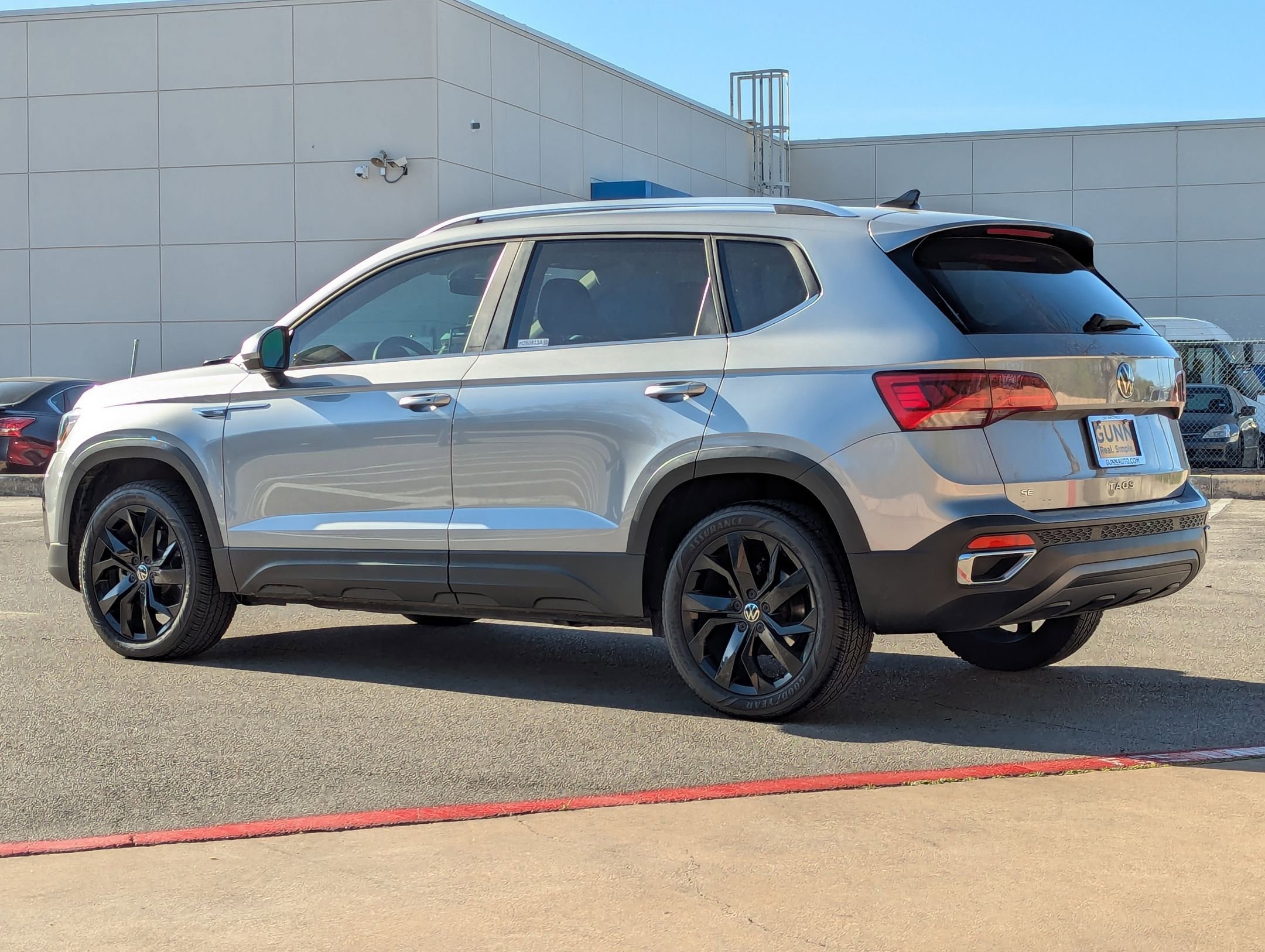 Used 2023 Volkswagen Taos SE w/ Black Wheel Package FWD image 5