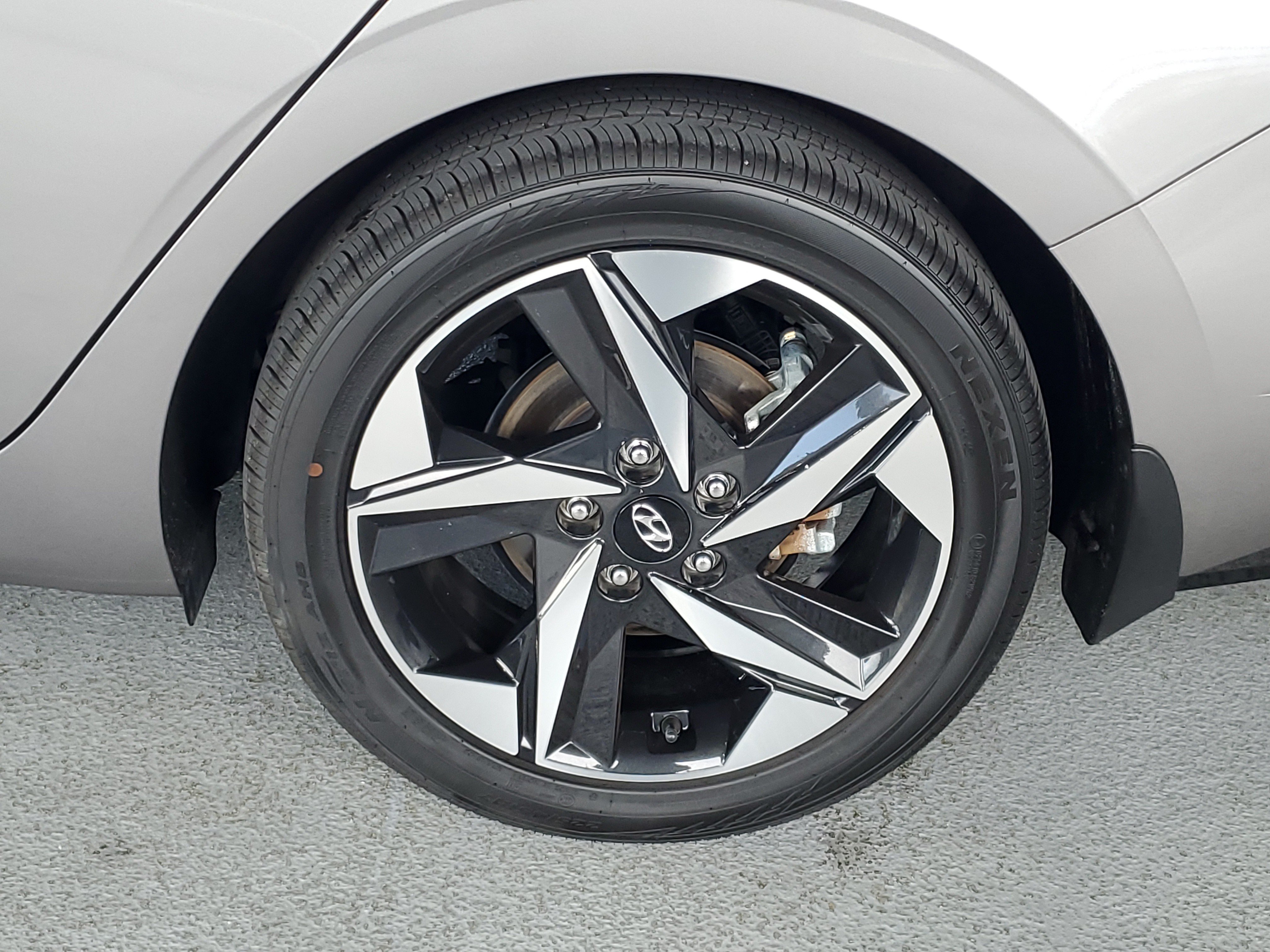 Used 2022 Hyundai Elantra Limited FWD image 7