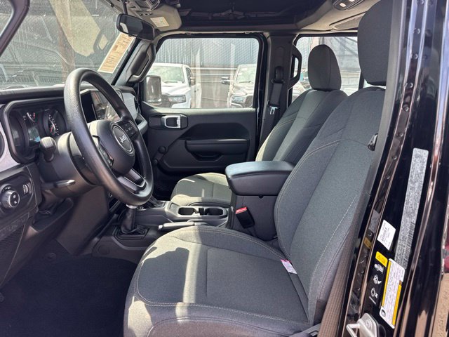 Used 2024 Jeep Gladiator Sport AWD/4WD image 9