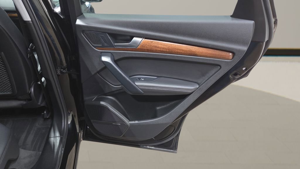 Used 2023 Audi Q5 2.0T Premium Plus image 24