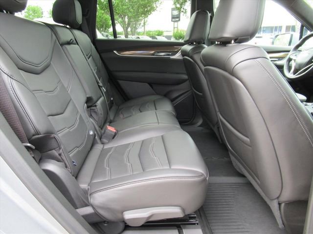 Certified 2025 Cadillac XT6 Premium Luxury w/ Platinum Package AWD/4WD image 34