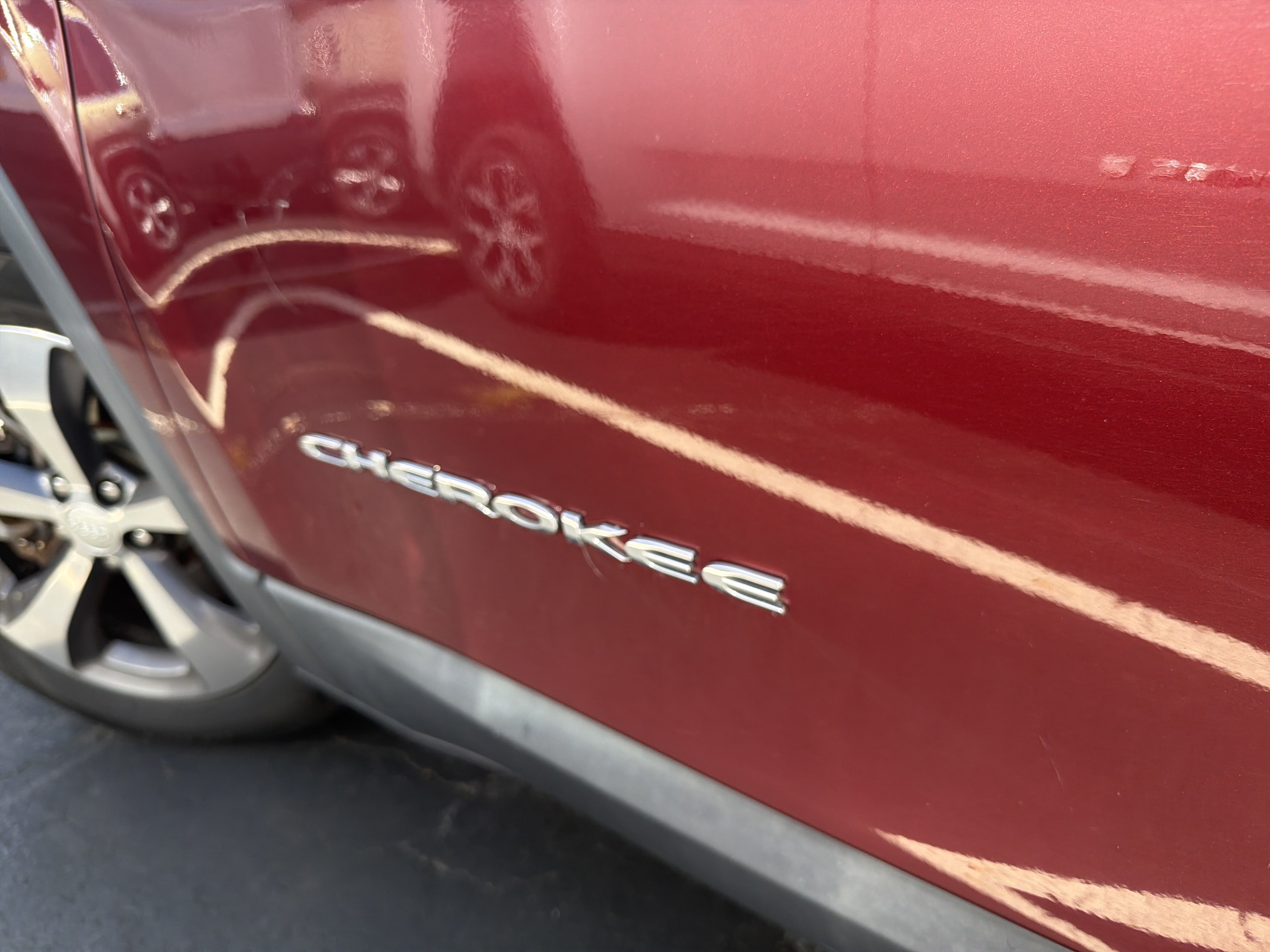 Used 2019 Jeep Cherokee Limited AWD/4WD image 12
