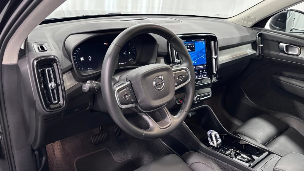 Certified 2025 Volvo XC40 B5 Plus AWD/4WD image 10