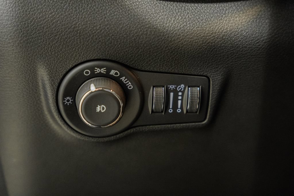 Certified 2025 Jeep Compass Limited AWD/4WD image 41
