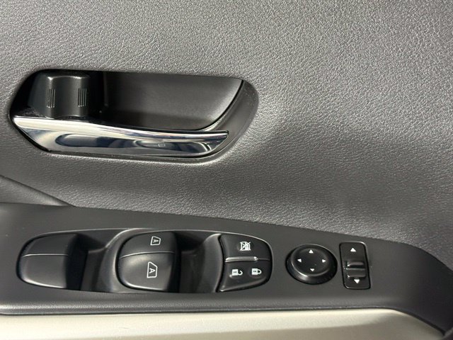 Used 2020 Nissan Kicks SR w/ SR Premium Package FWD image 16