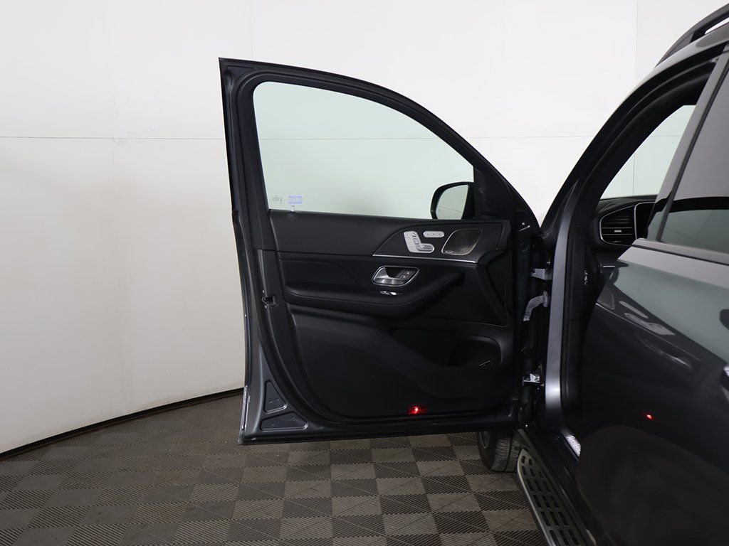 Used 2022 Mercedes-Benz GLS 450 4MATIC w/ AMG Line Exterior image 25
