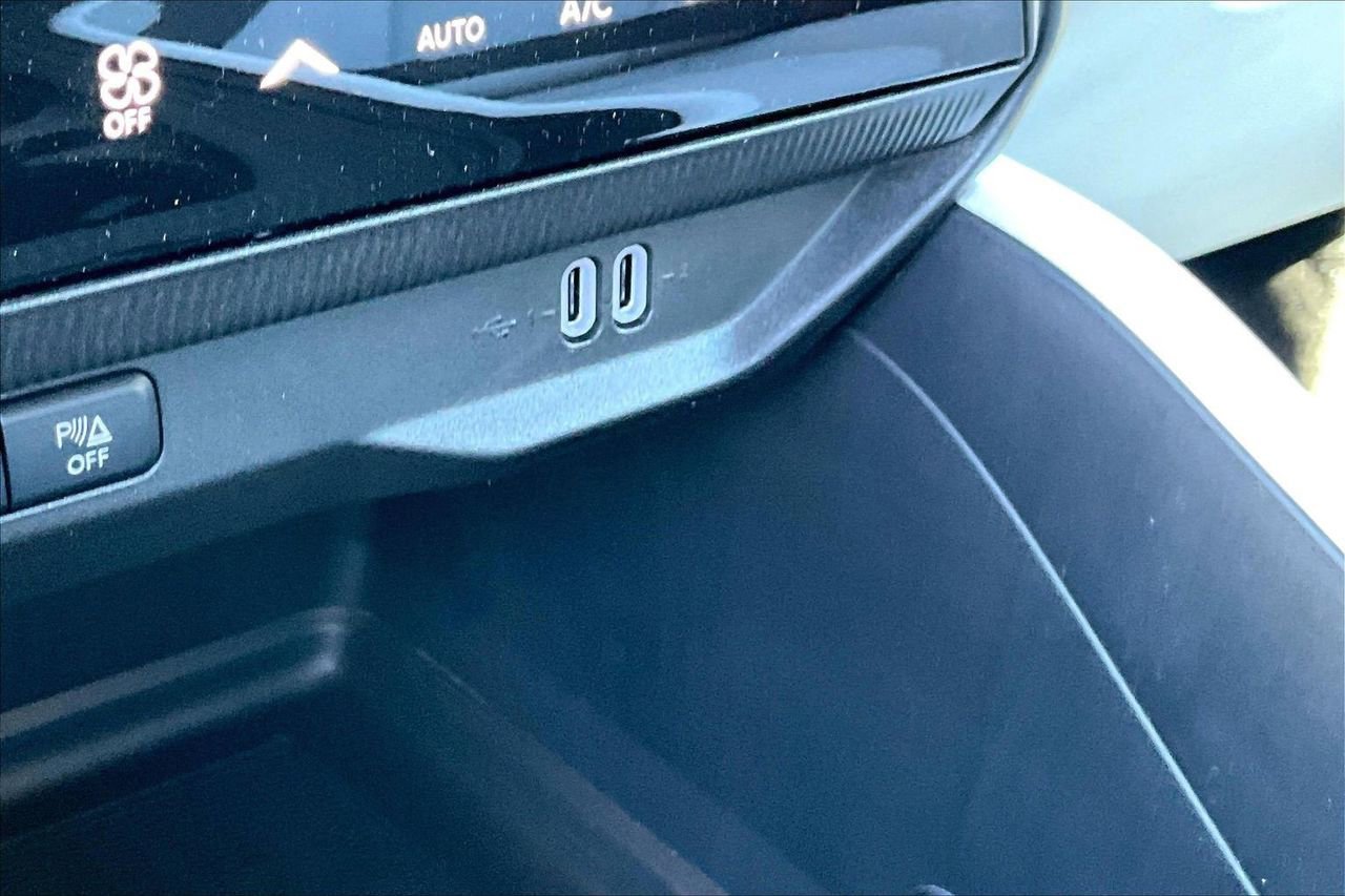 New 2026 Jeep Cherokee Limited image 18