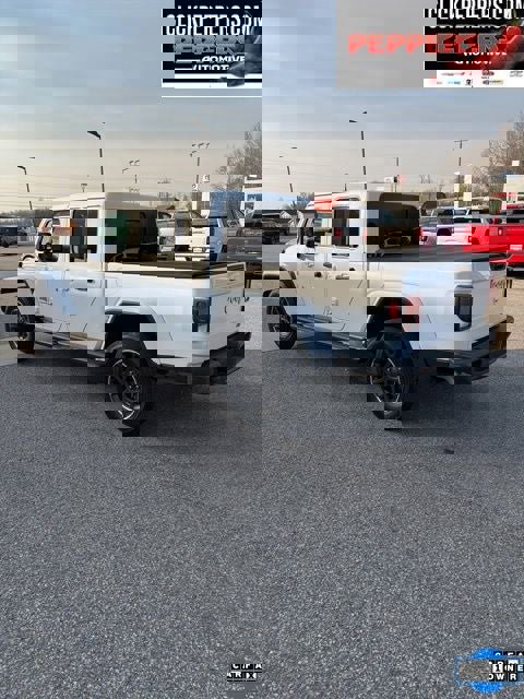 Used 2023 Jeep Gladiator Overland image 2