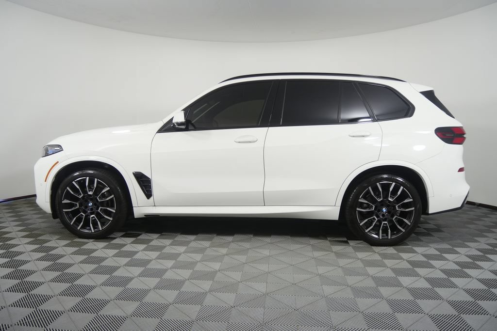 Used 2024 BMW X5 xDrive40i w/ M Sport Package AWD/4WD image 2