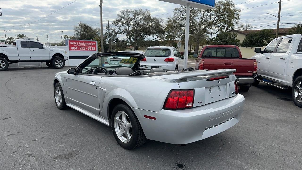 Used 2003 Ford Mustang Convertible image 13