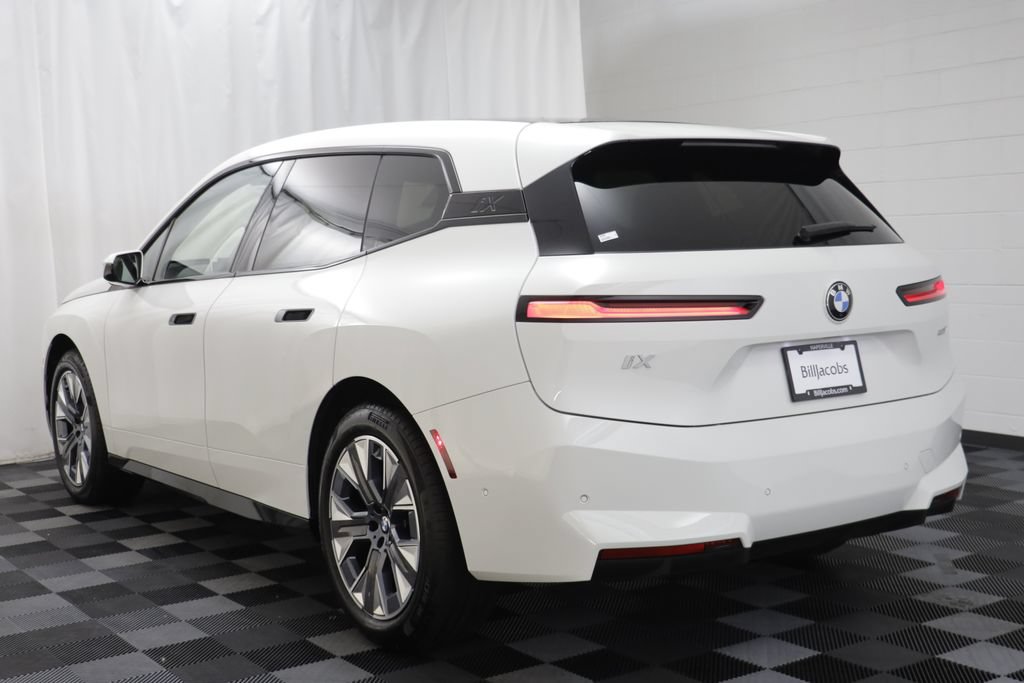Used 2026 BMW iX xDrive45 w/ Premium Package AWD/4WD image 14