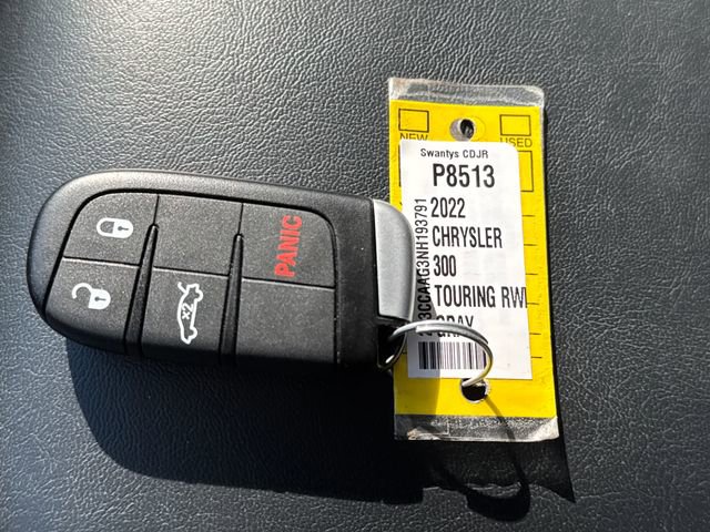 Used 2022 Chrysler 300 Touring image 29