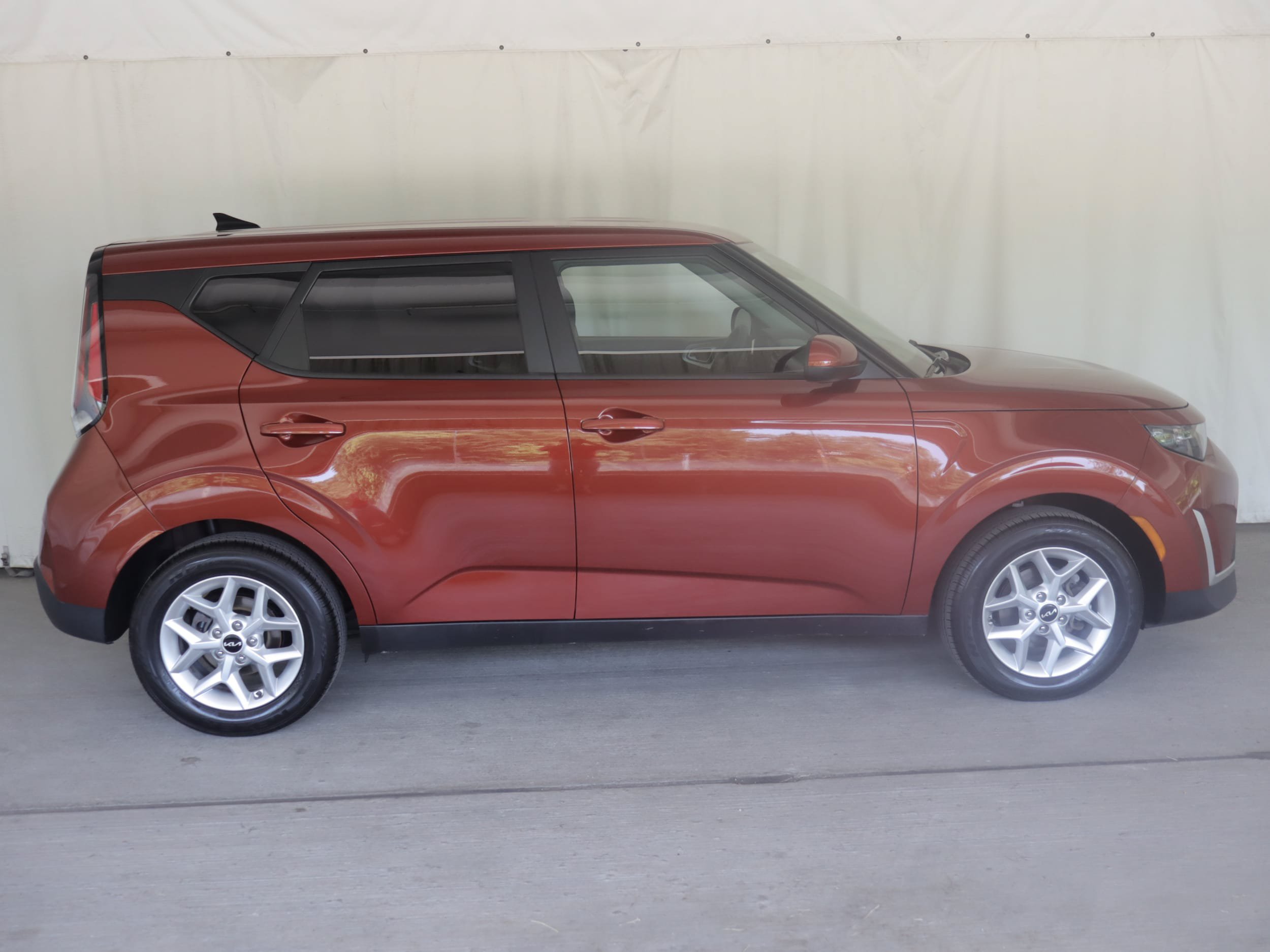 Used 2023 Kia Soul LX w/ LX Technology Package FWD image 4