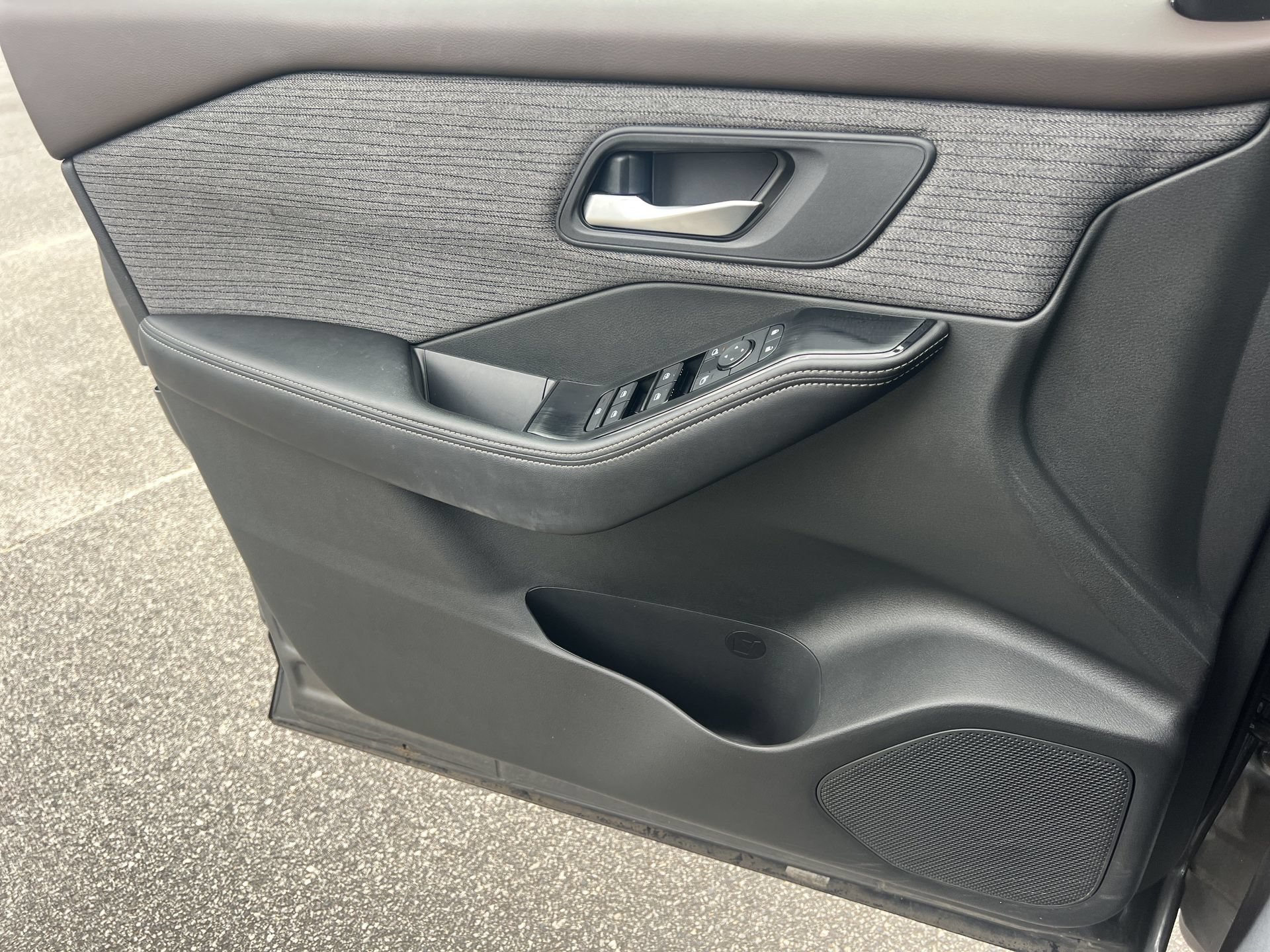 Certified 2023 Nissan Rogue SV FWD image 14