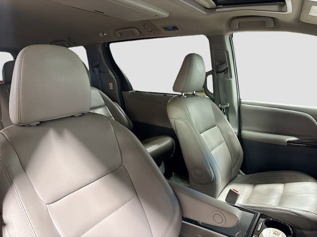 Used 2015 Toyota Sienna XLE Premium image 32