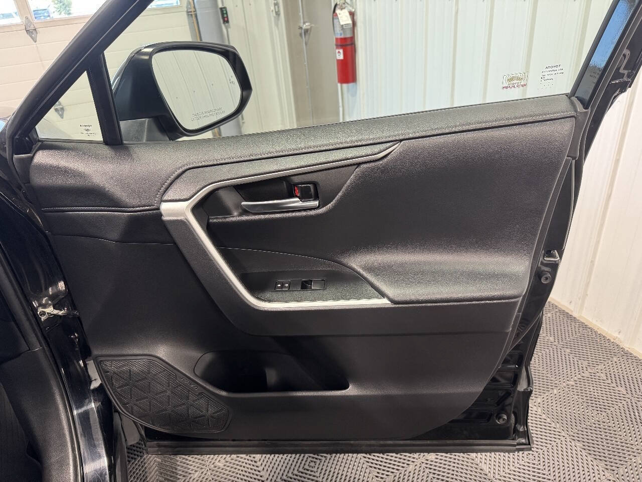 Used 2020 Toyota RAV4 Limited AWD/4WD image 22